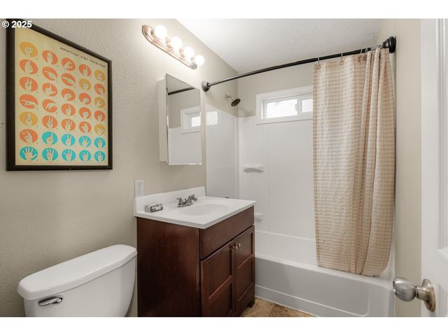 13001 Se CLAYBOURNE St, Portland, OR 97236