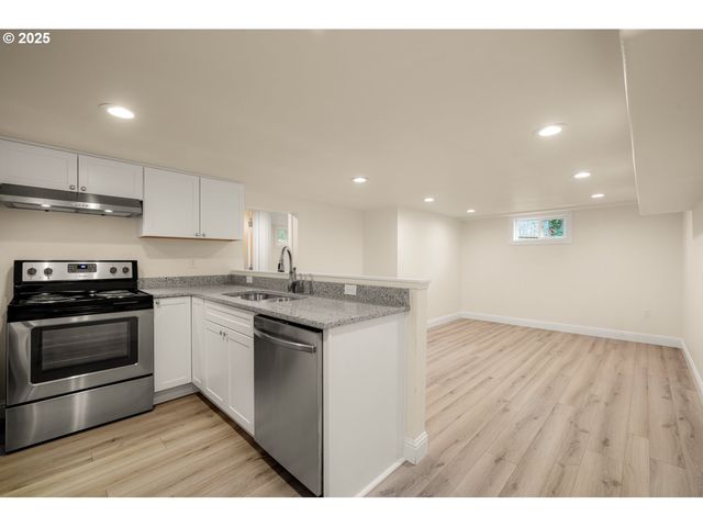 13001 Se CLAYBOURNE St, Portland, OR 97236