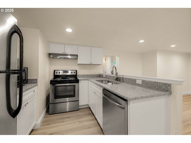 13001 Se CLAYBOURNE St, Portland, OR 97236