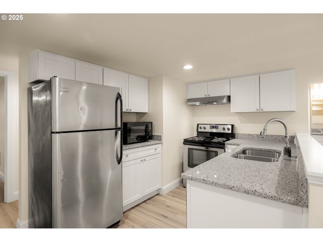 13001 Se CLAYBOURNE St, Portland, OR 97236
