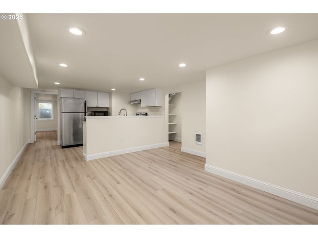 13001 Se CLAYBOURNE St, Portland, OR 97236