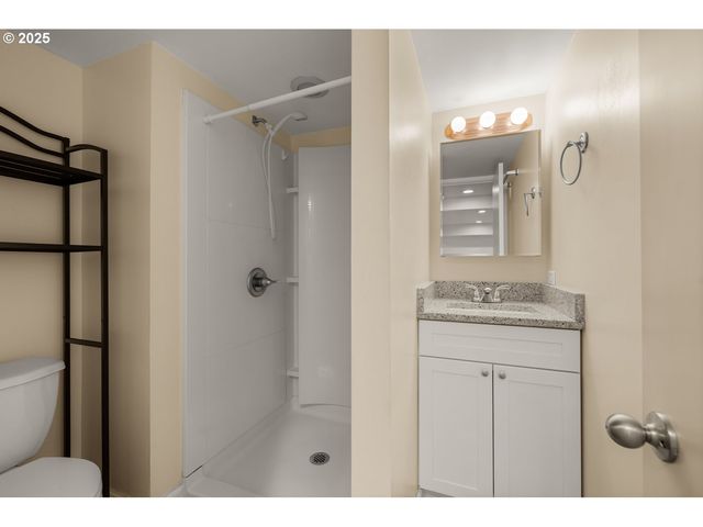 13001 Se CLAYBOURNE St, Portland, OR 97236