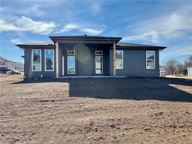 1206 NW 4th Street, Oak Grove, MO 64075