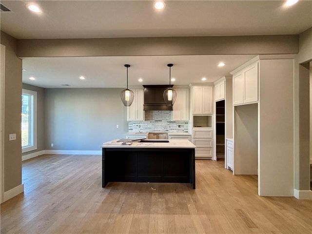 1206 NW 4th Street, Oak Grove, MO 64075