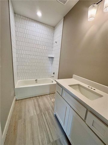 1206 NW 4th Street, Oak Grove, MO 64075