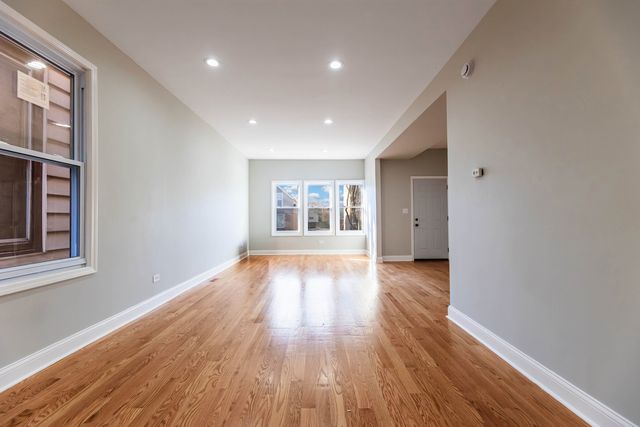 4924 W Congress Parkway, Chicago, IL 60644