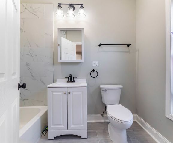 4924 W Congress Parkway, Chicago, IL 60644