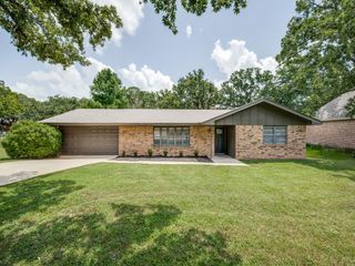 3103 S Garland Street, Decatur, TX 76234