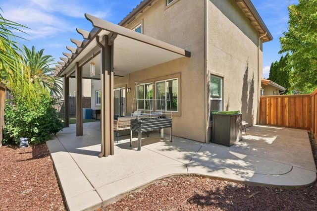 5261 Sun Chaser Way, Sacramento, CA 95835