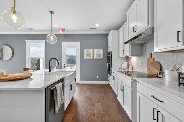 2017 Bennett Creek Dr, Columbia, TN 38401