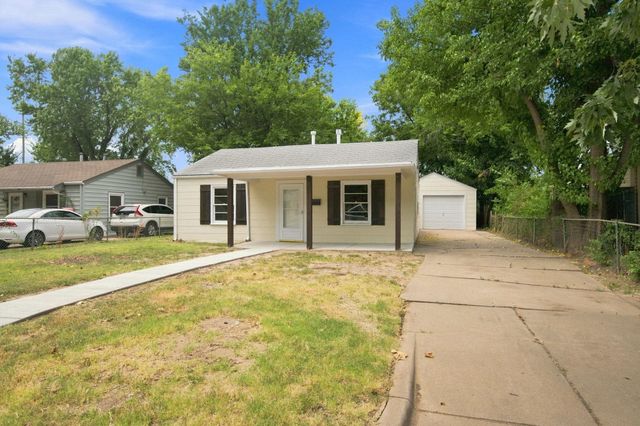 2101 S Madison Ave, Wichita, KS 67211