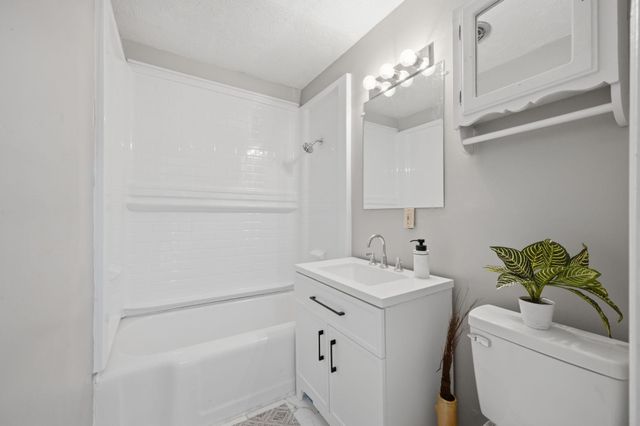 2101 S Madison Ave, Wichita, KS 67211