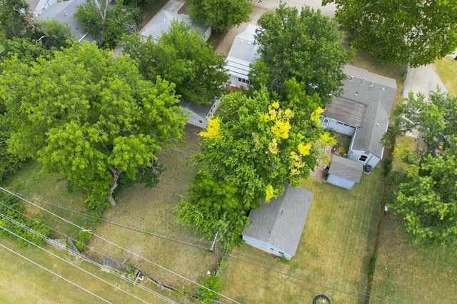 2101 S Madison Ave, Wichita, KS 67211