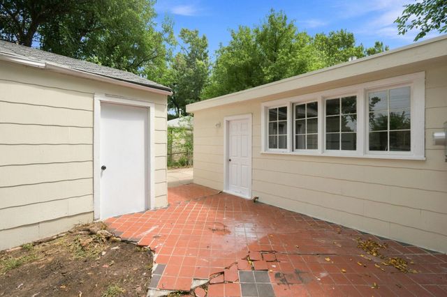 2101 S Madison Ave, Wichita, KS 67211