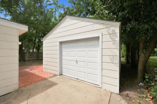 2101 S Madison Ave, Wichita, KS 67211