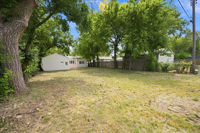 2101 S Madison Ave, Wichita, KS 67211