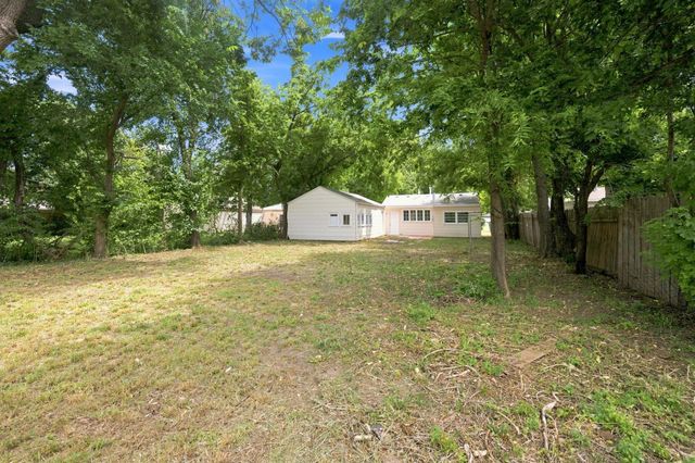 2101 S Madison Ave, Wichita, KS 67211