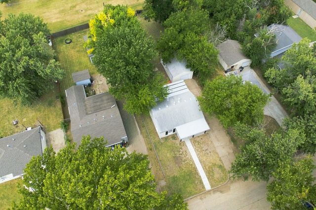 2101 S Madison Ave, Wichita, KS 67211