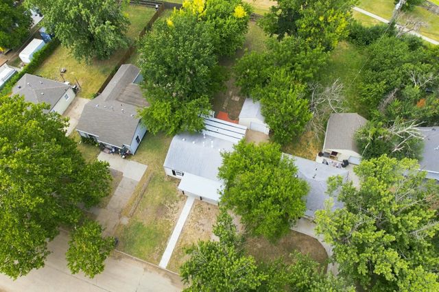 2101 S Madison Ave, Wichita, KS 67211