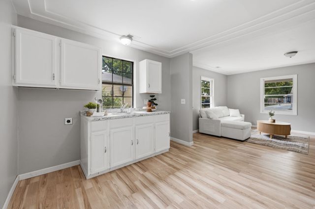 2101 S Madison Ave, Wichita, KS 67211