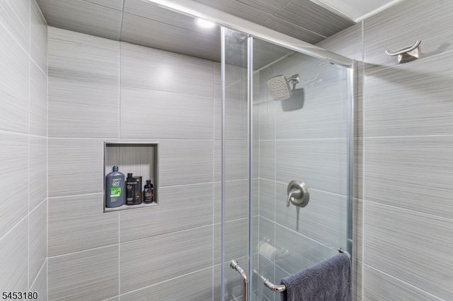 130 Vreeland Ave, Bloomingdale Boro, NJ 07403