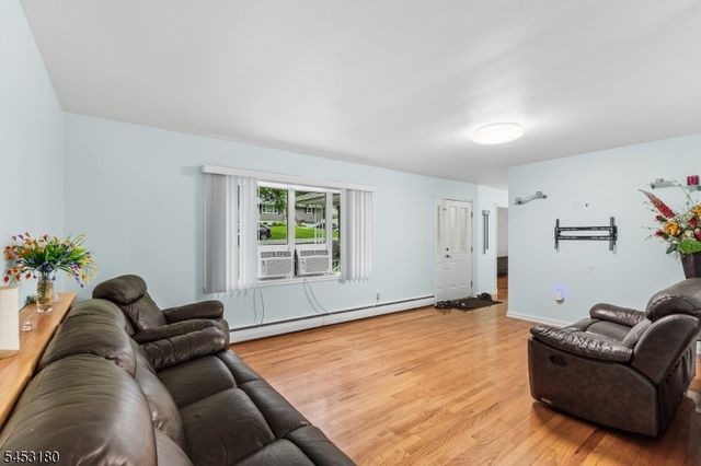 130 Vreeland Ave, Bloomingdale Boro, NJ 07403