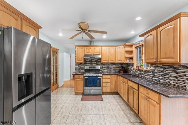 130 Vreeland Ave, Bloomingdale Boro, NJ 07403