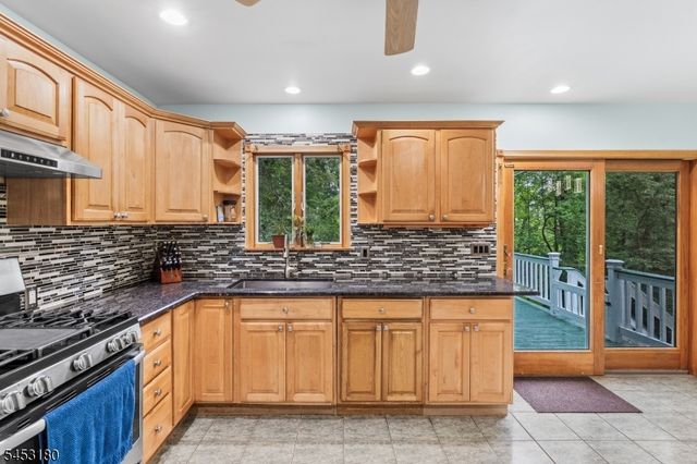 130 Vreeland Ave, Bloomingdale Boro, NJ 07403