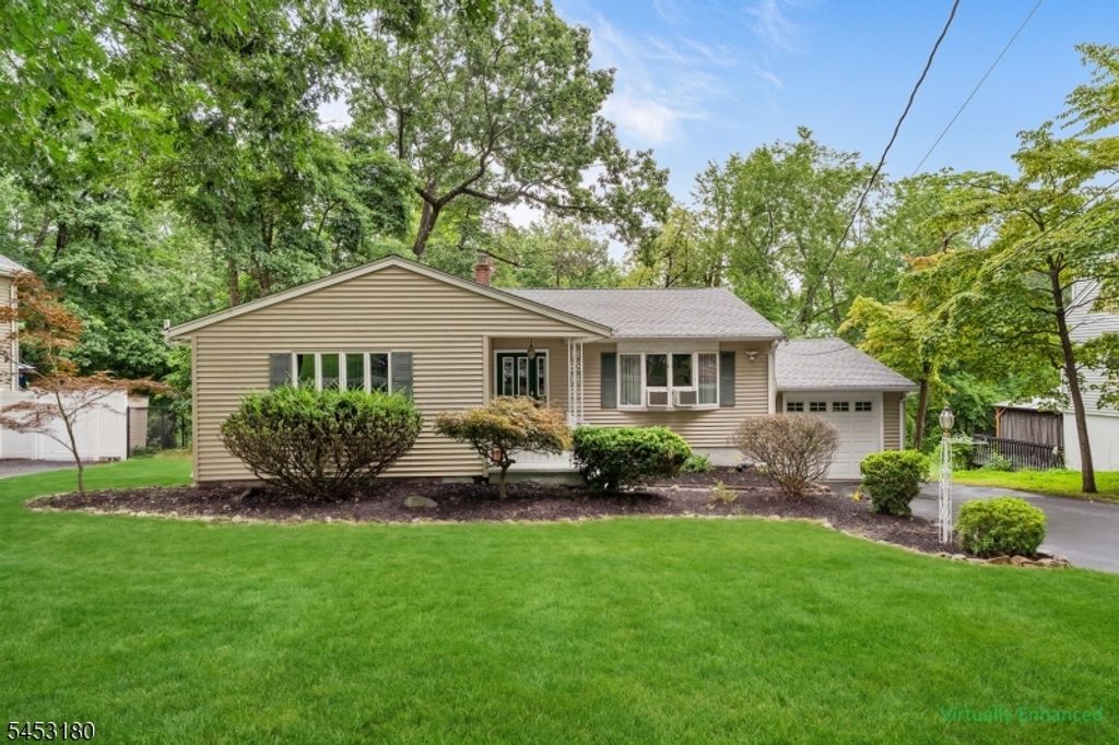130 Vreeland Ave, Bloomingdale Boro, NJ 07403