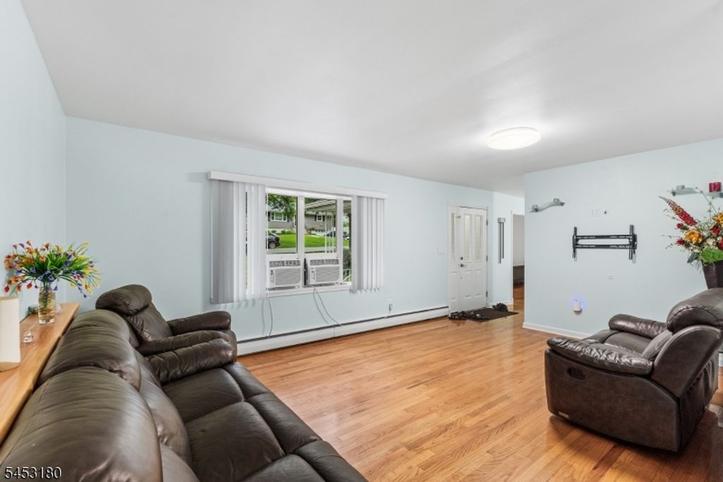 130 Vreeland Ave, Bloomingdale Boro, NJ 07403 — photo 5