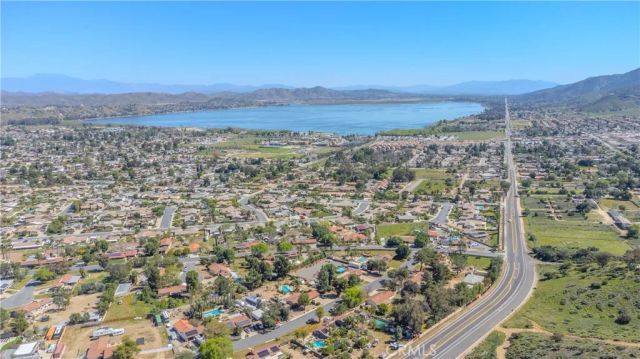 30670 Brookstone, Lake Elsinore, CA 92530