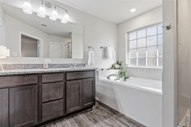 2721 Porters Way, Bryan, TX 77803