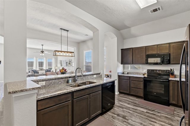 2721 Porters Way, Bryan, TX 77803