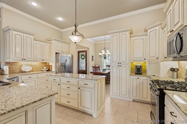 5602 Aspen Avenue, Bartlesville, OK 74006
