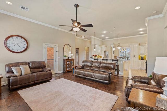 5602 Aspen Avenue, Bartlesville, OK 74006