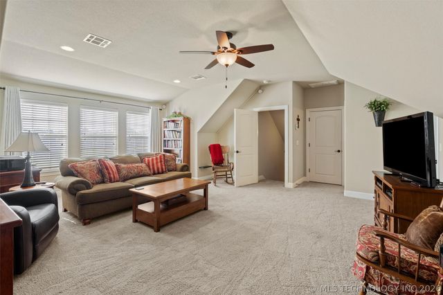 5602 Aspen Avenue, Bartlesville, OK 74006