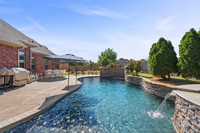 5602 Aspen Avenue, Bartlesville, OK 74006