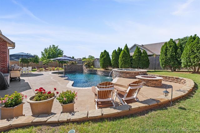 5602 Aspen Avenue, Bartlesville, OK 74006