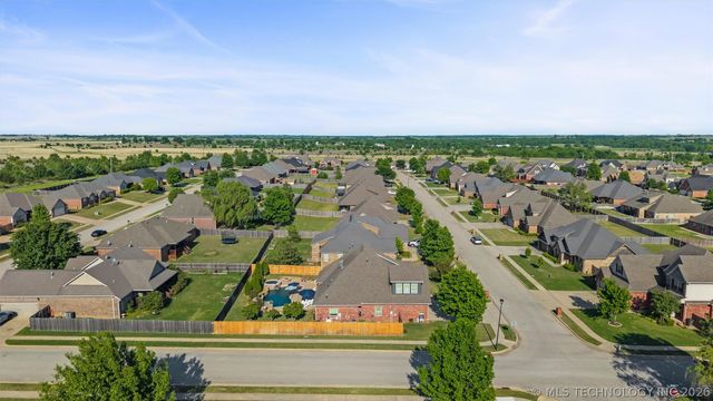 5602 Aspen Avenue, Bartlesville, OK 74006