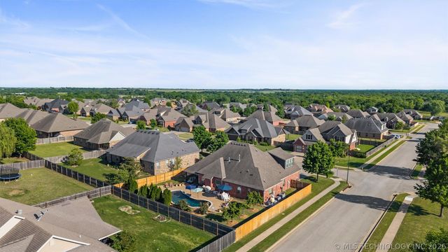 5602 Aspen Avenue, Bartlesville, OK 74006