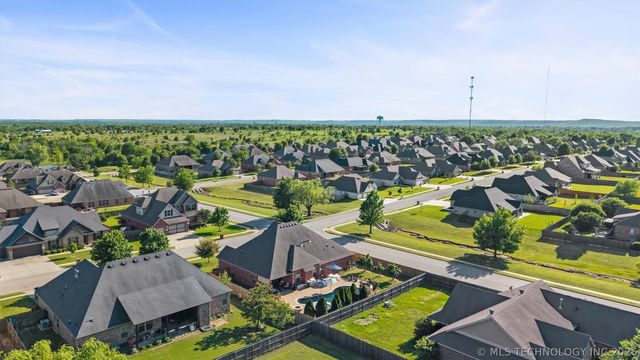 5602 Aspen Avenue, Bartlesville, OK 74006