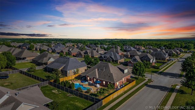 5602 Aspen Avenue, Bartlesville, OK 74006