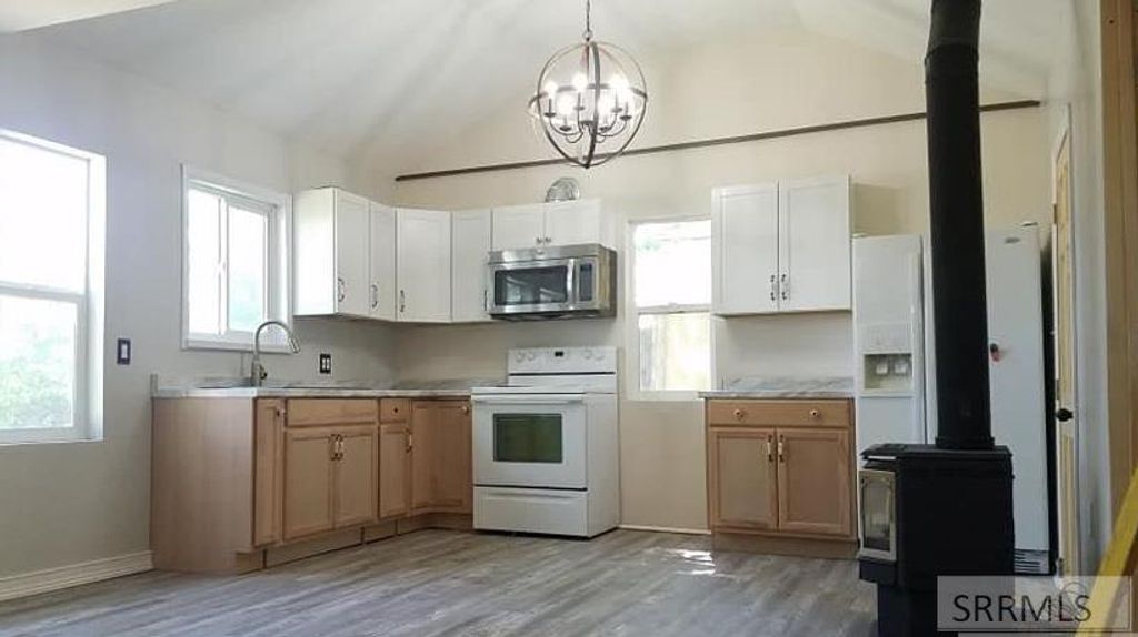 Image 13 of property listing at 429, 431 E 16th Street, Idaho Falls, ID 83404