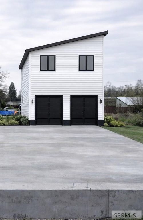 Image 2 of property listing at 429, 431 E 16th Street, Idaho Falls, ID 83404