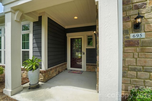 695 Poplar View Drive NW, Concord, NC 28027