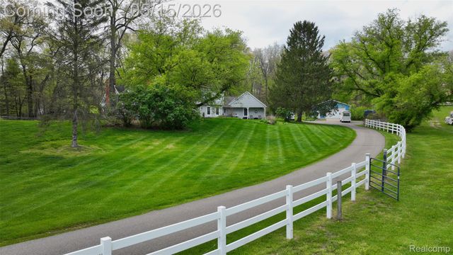 10300 Clark Road, Springfield Charter Township, MI 48350