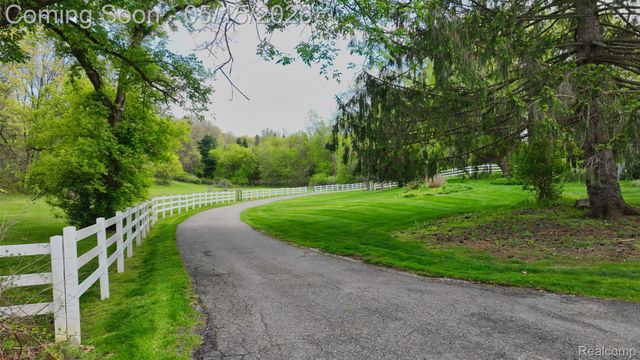 10300 Clark Road, Springfield Charter Township, MI 48350
