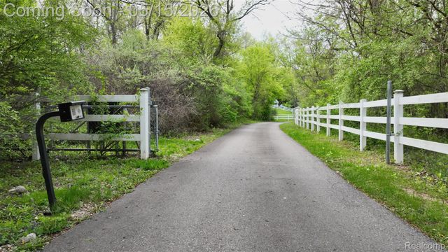 10300 Clark Road, Springfield Charter Township, MI 48350