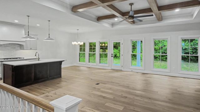 4005 Thomas Farm Dr, Louisville, KY 40299