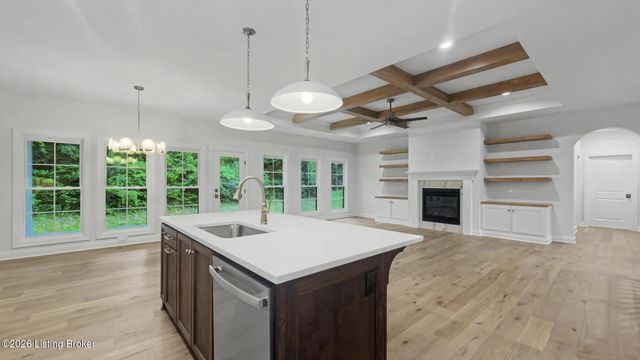 4005 Thomas Farm Dr, Louisville, KY 40299